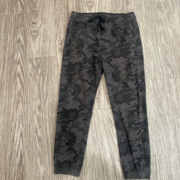 West 49 elastic waist joggers, black camouflage , size large - Picture 1 of 4